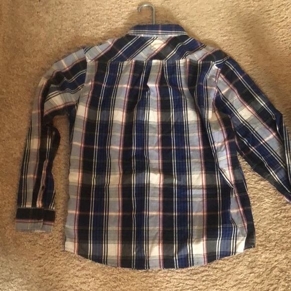 Used Levi’s xl button down. Still look and smell brand new. Multiple color - Picture 4 of 4